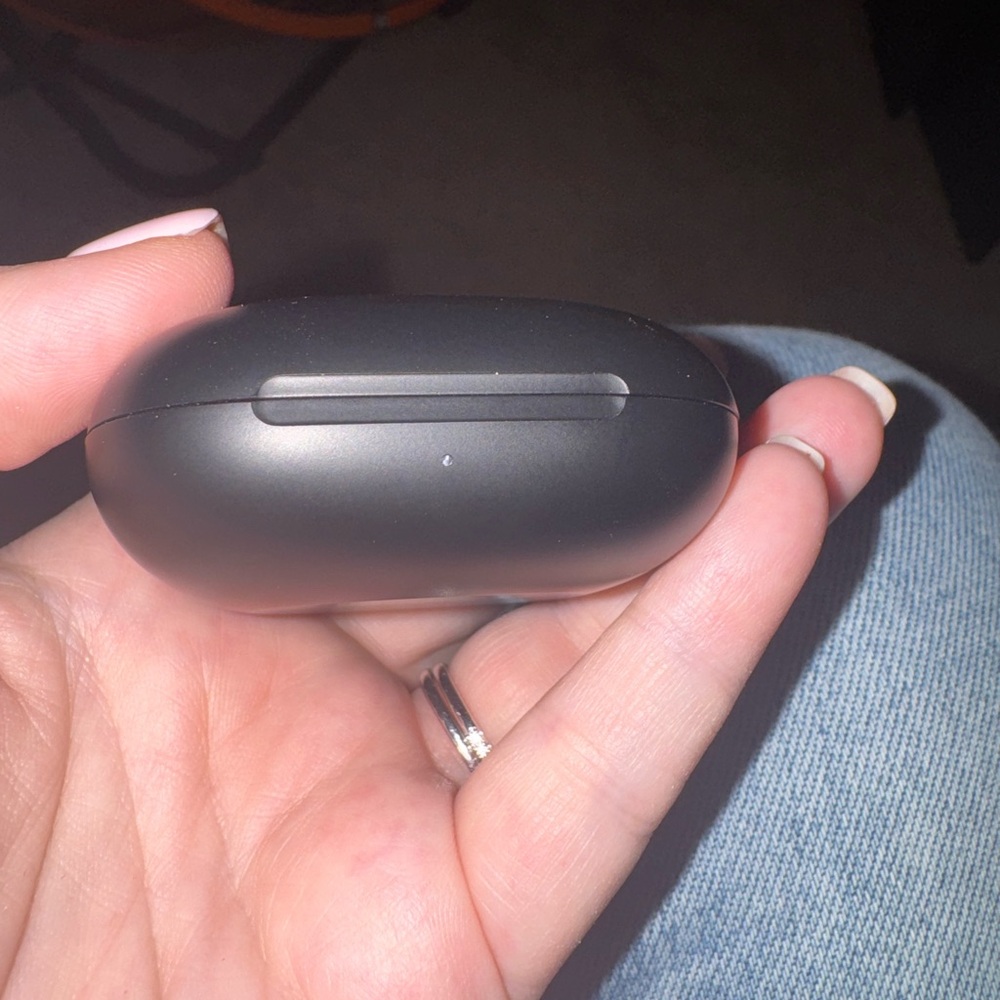 Beats by Dre Black Wireless Earbuds - Picture 5 of 5
